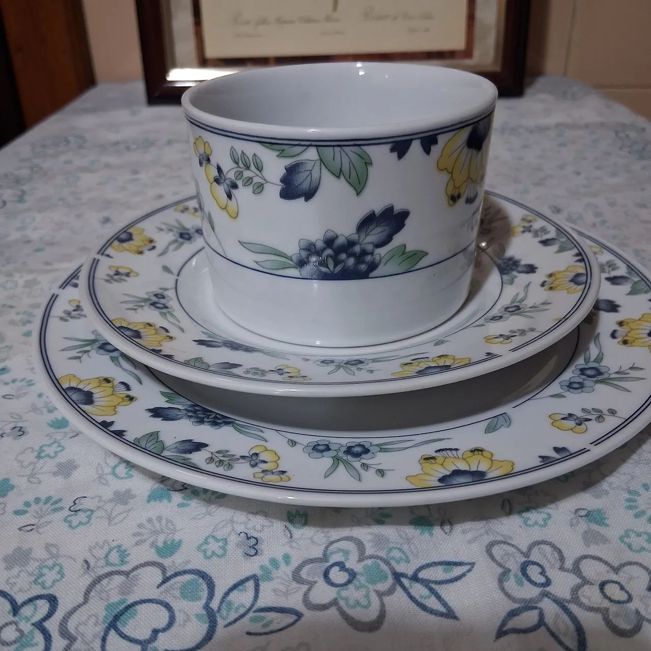 Trio porcelana Heritage  chá/ café  xícara,  pires e prato de sobremesas.  - Foto 5