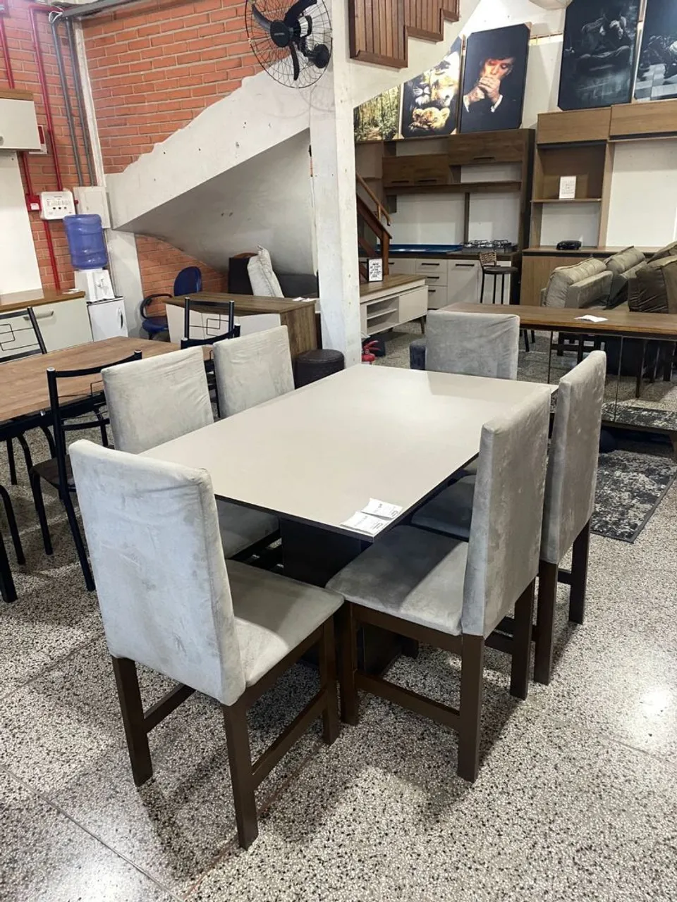 Mesa de Jantar com 6 Cadeiras Estofadas