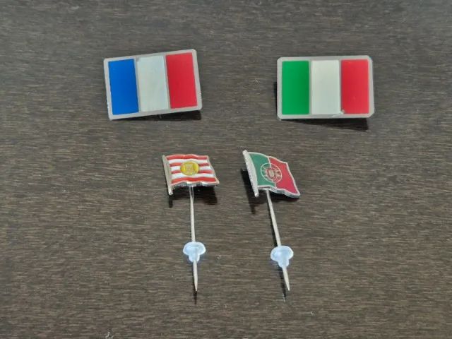 4 Broches Bandeiras. Vintage. Portugual / Itália / França
