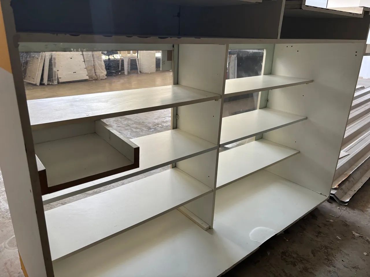 Balcão comercial com prateleiras - Foto 3