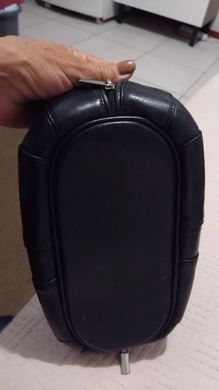 Bolsa de mão preta elegante. De couro. - Foto 3