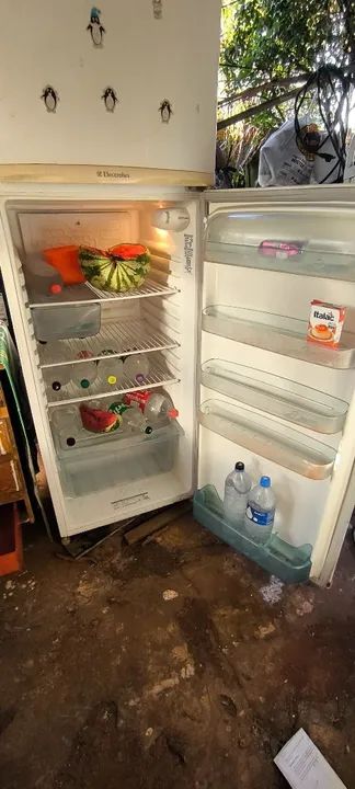 Geladeira 2 Portas - Usada  - Foto 2