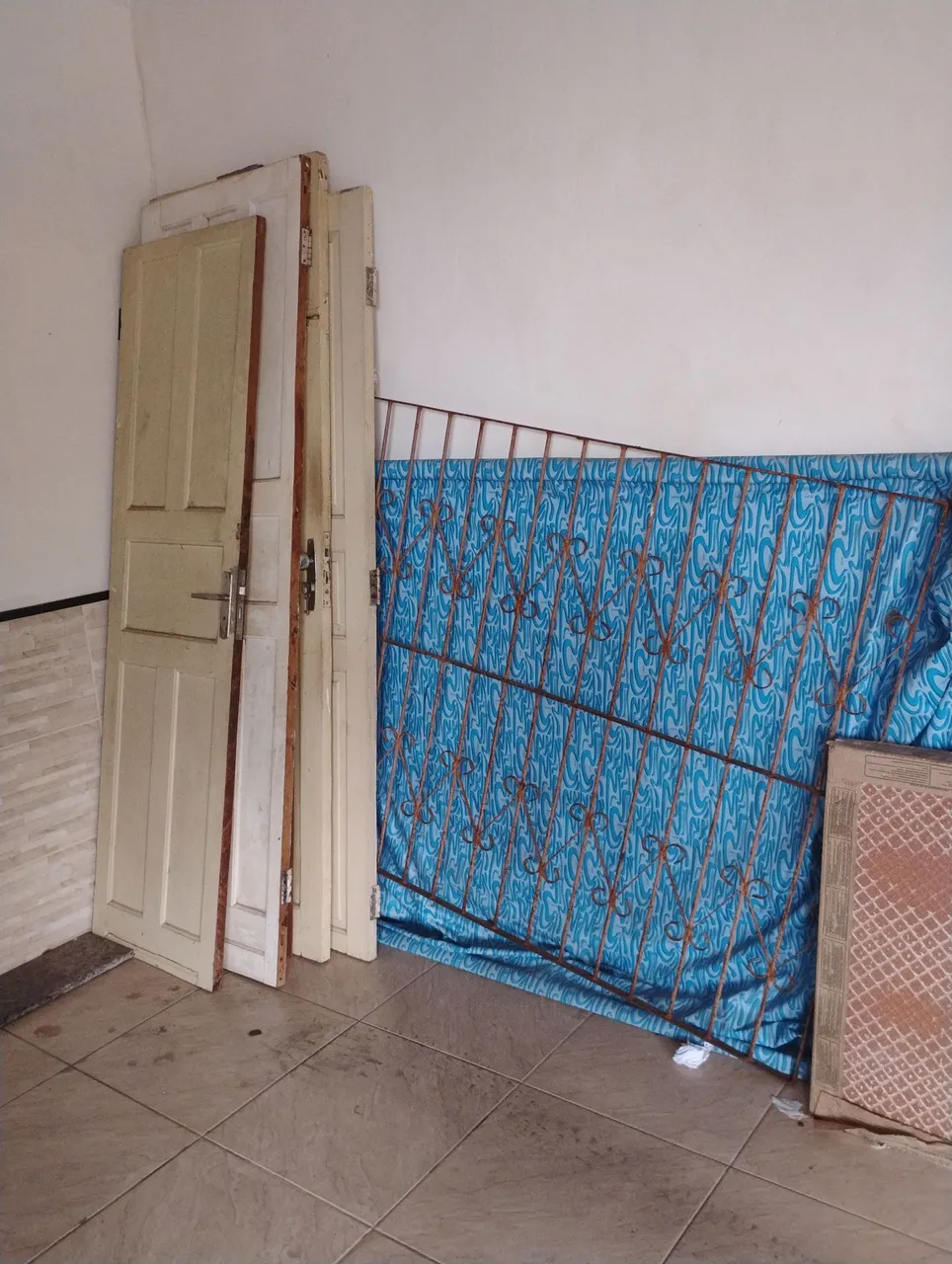 Portas e grade usadas preço para retirar no local