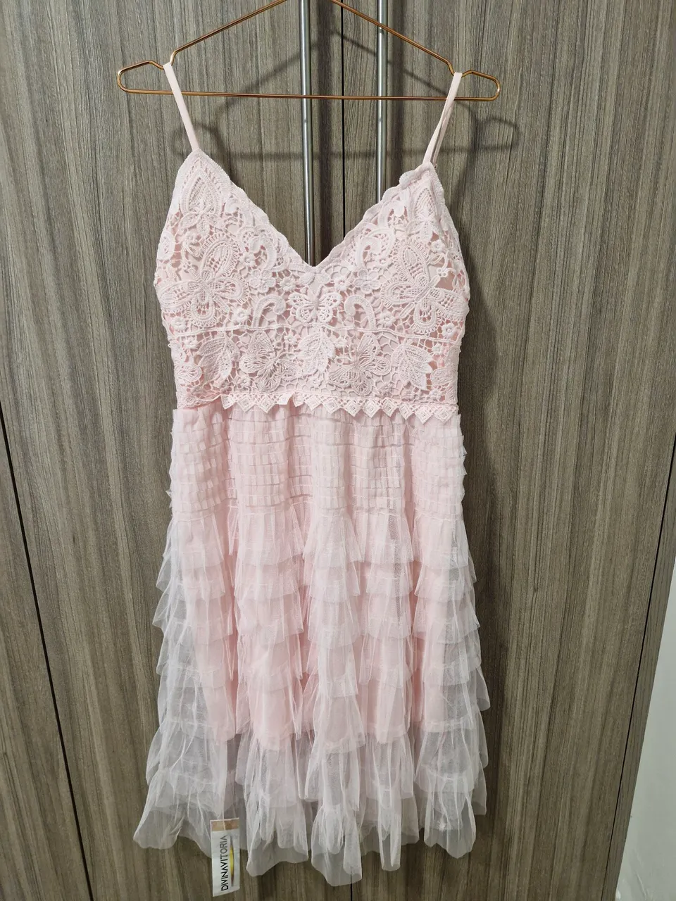 Vestido Rosa com Detalhes em Renda