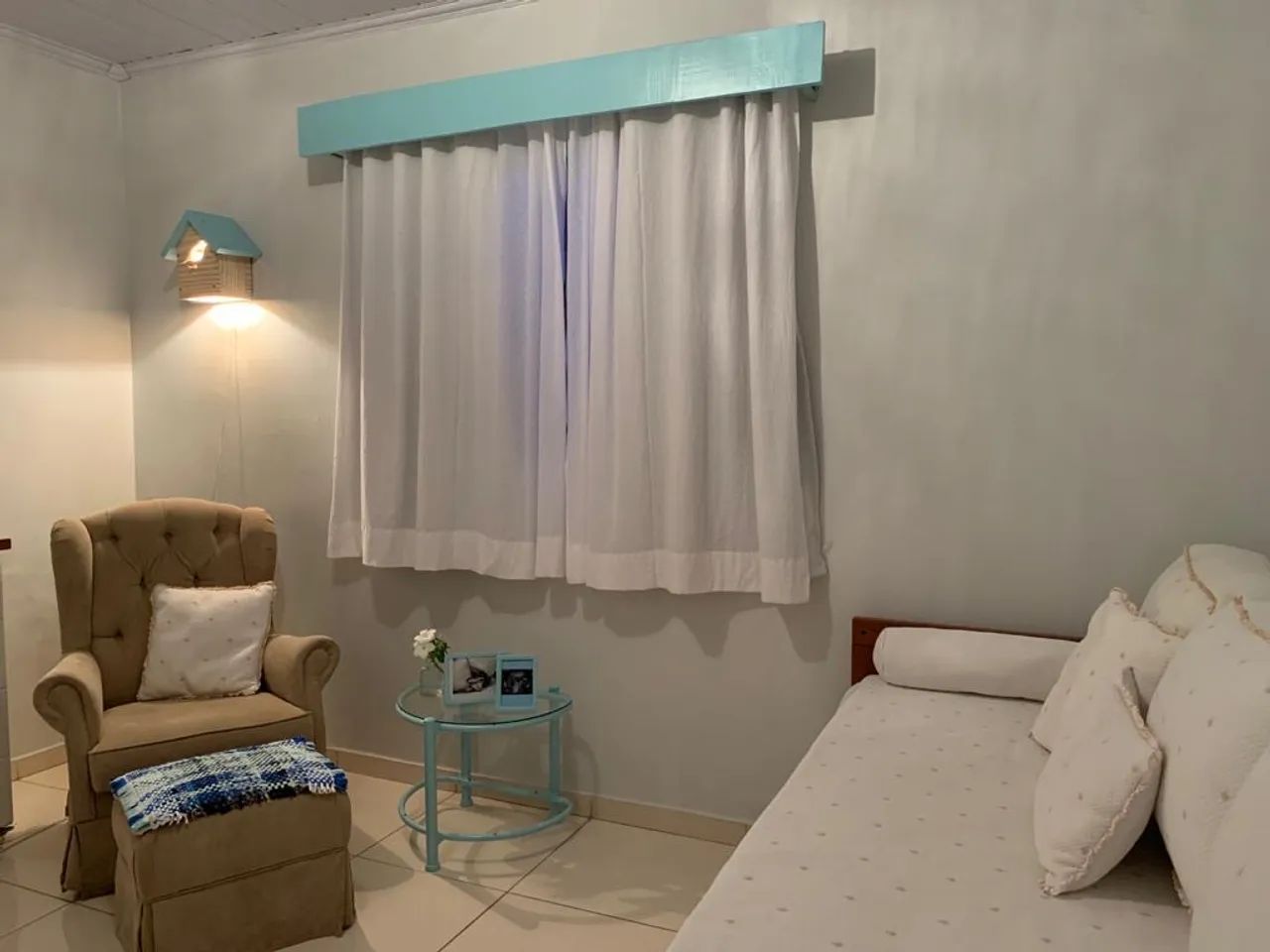 Vendo Berço, cômoda e cama babá e todo o kit de colchas