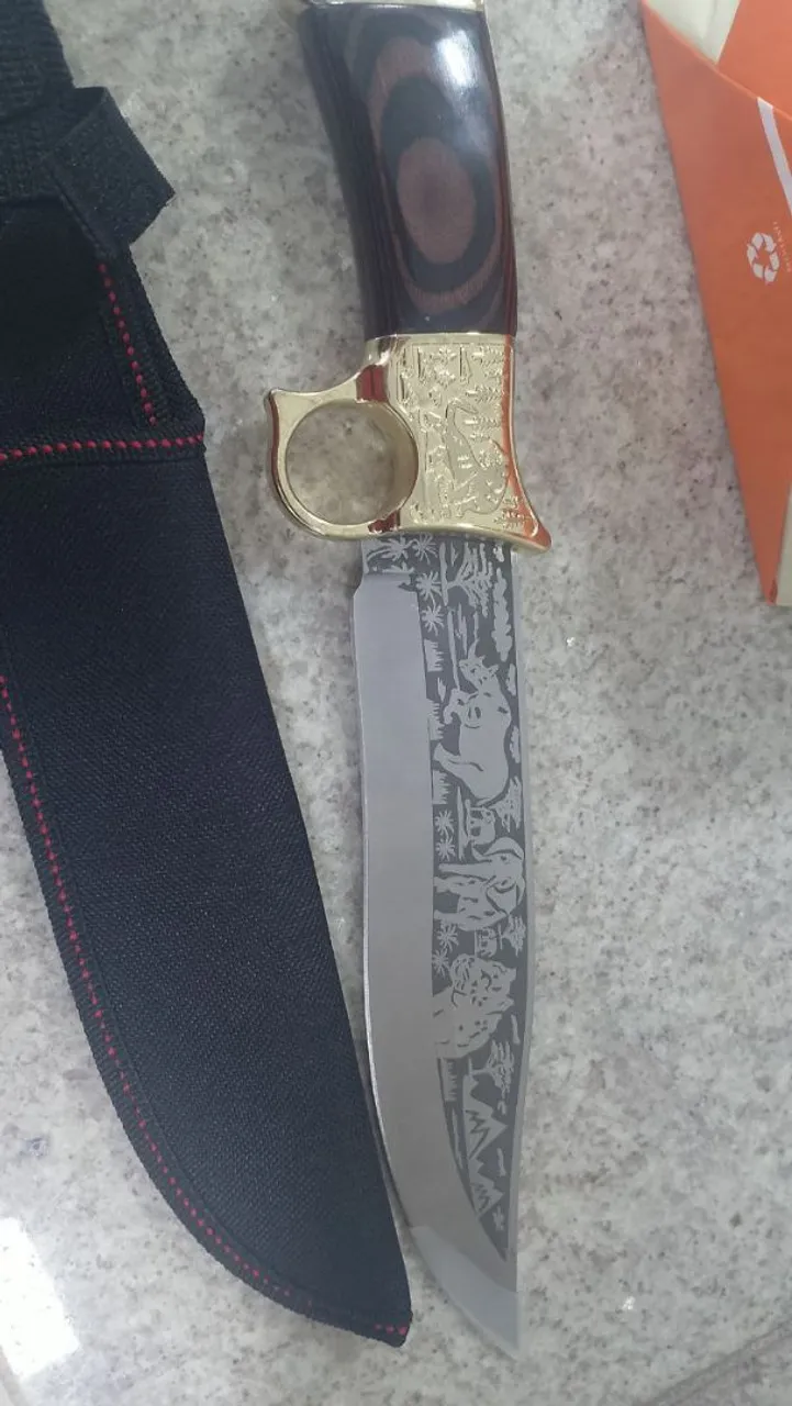 Faca costumizada