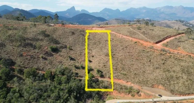 Terreno em condomínio de luxo em Itaipava, Petrópolis-RJ: 1.394,77 m² de área!