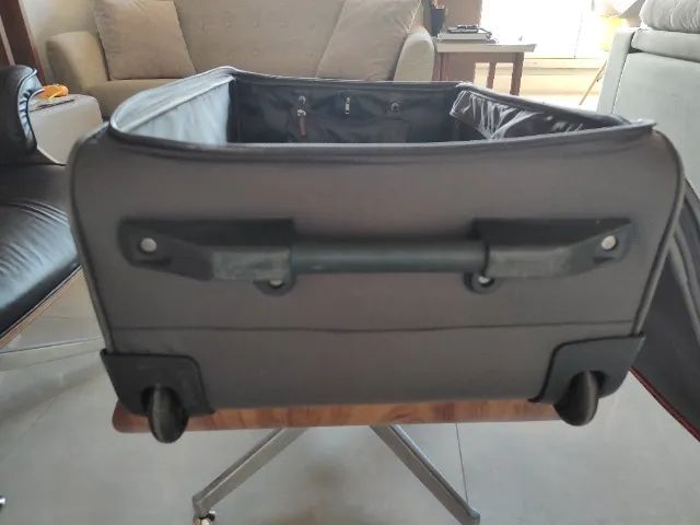 01 Mala Original de Bagagem Náutica   - Softside!!  - Vendo ou Troco. - Foto 4