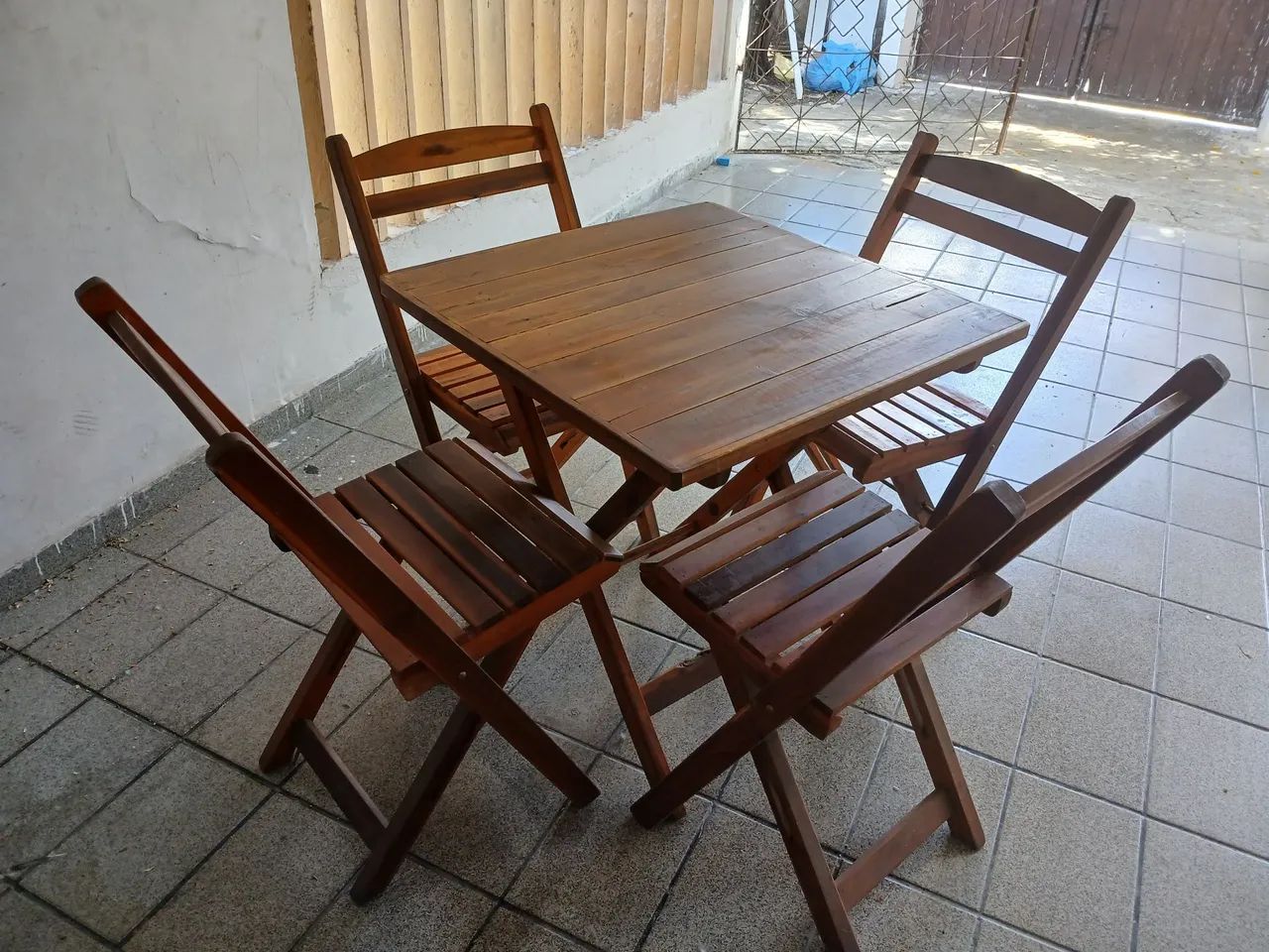 Mesa e Cadeiras de Madeira para Restaurante