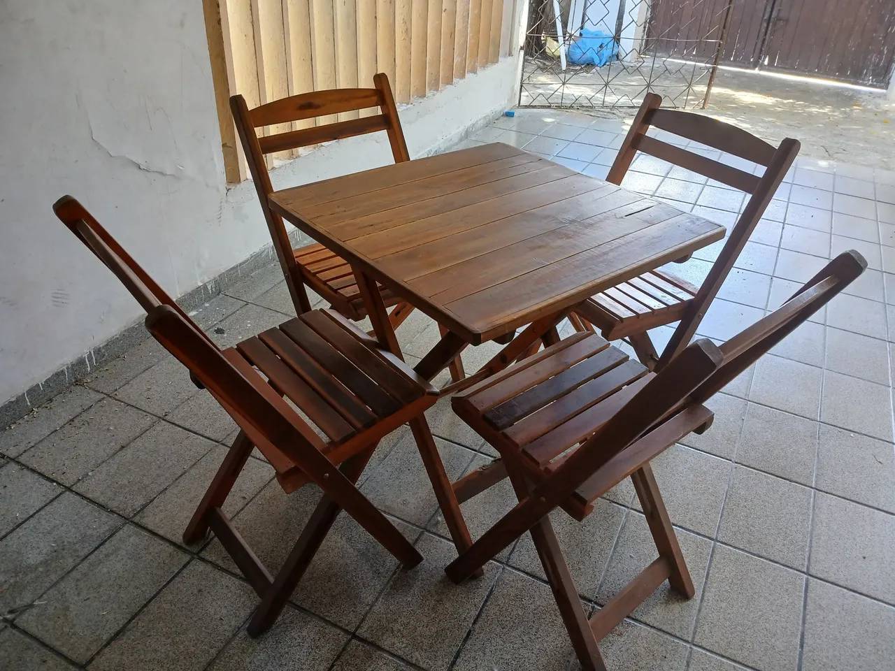 Mesa e Cadeiras de Madeira para Restaurante
