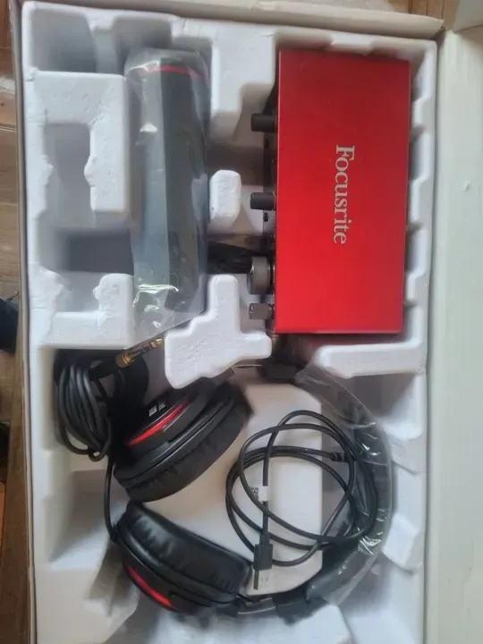 Home Stúdio: Placa de Áudio Focusrite 2i2 + Headphone + Microfone e Acessórios