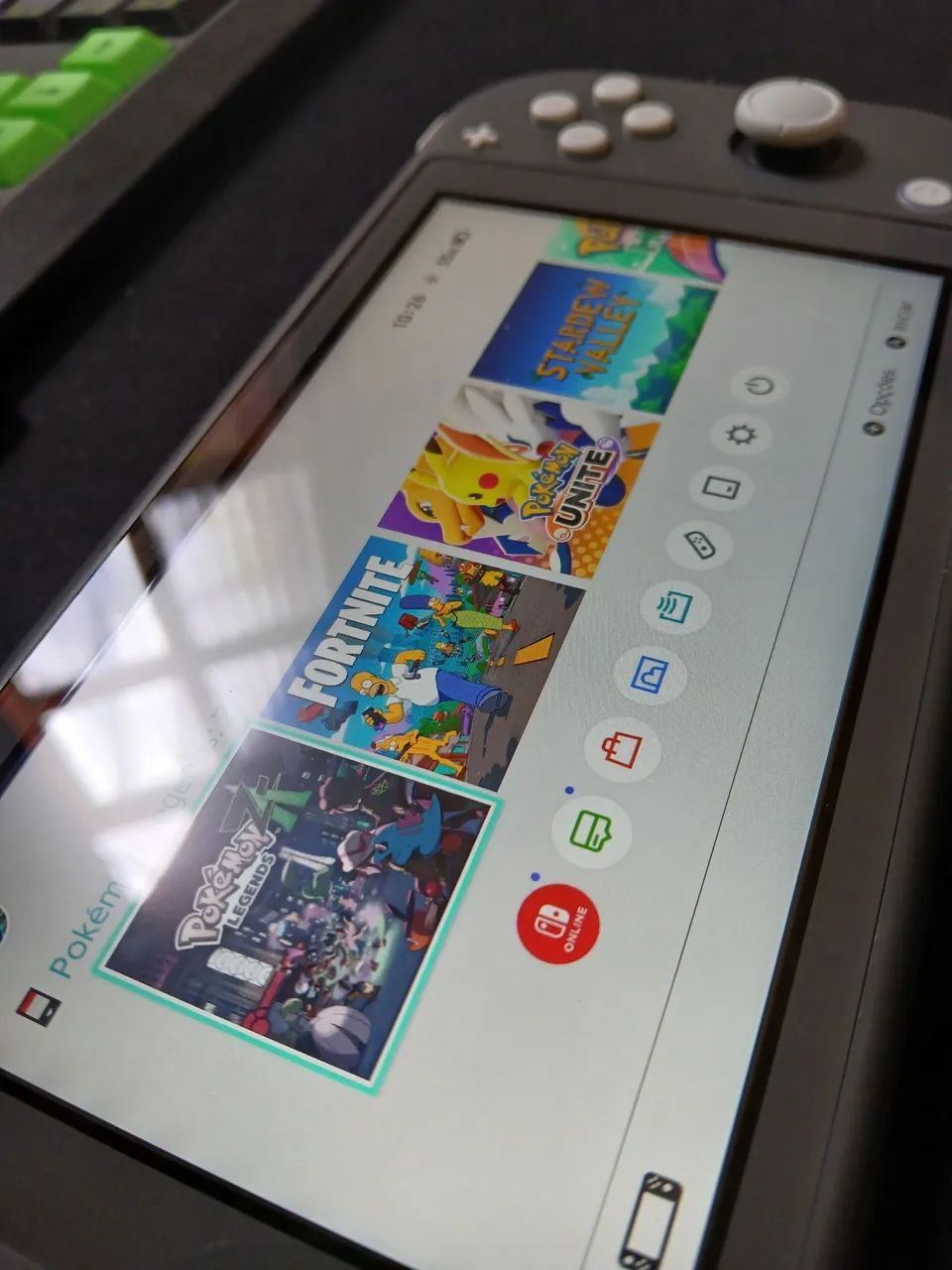 Nintendo switch lite cinza com pokemon legendsza mídia física