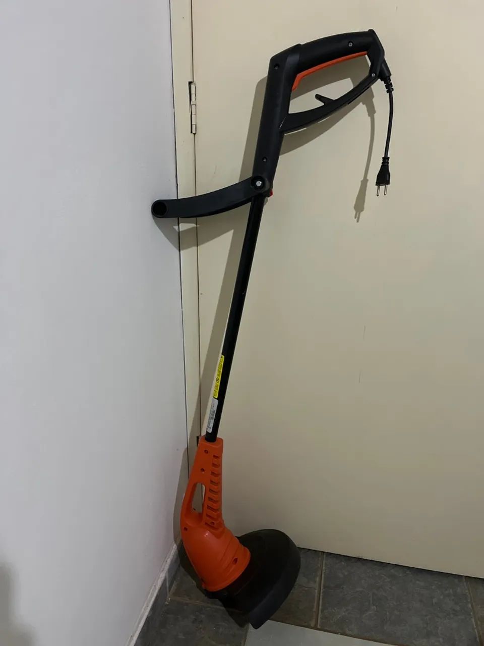 Cortador de grama elétrico