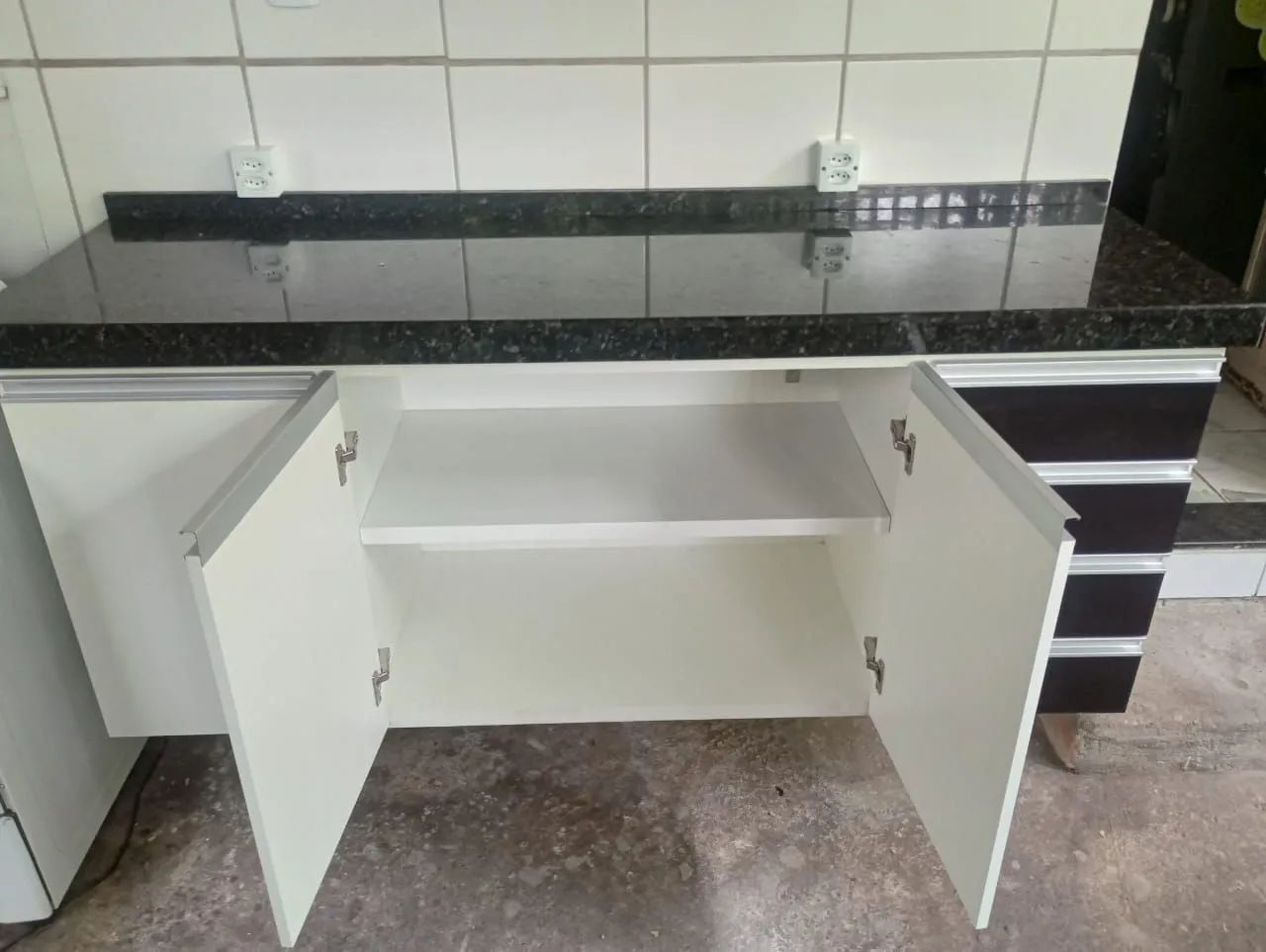 Armário 1,70 branco com gavetas pretas 100%mdf - Foto 2