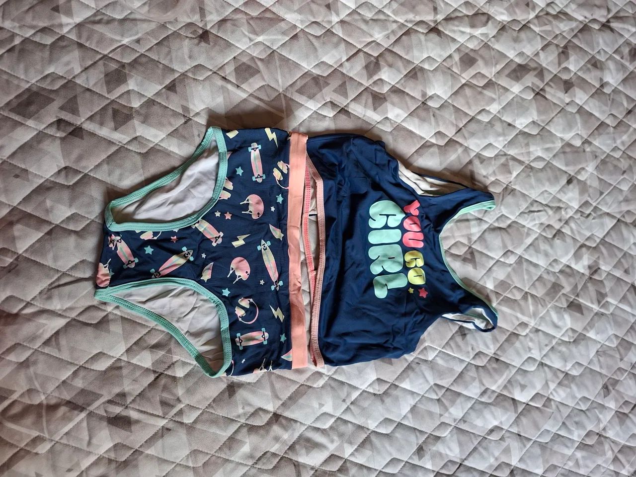 Conjunto de biquíni infantil com estampa de peixe - Foto 4