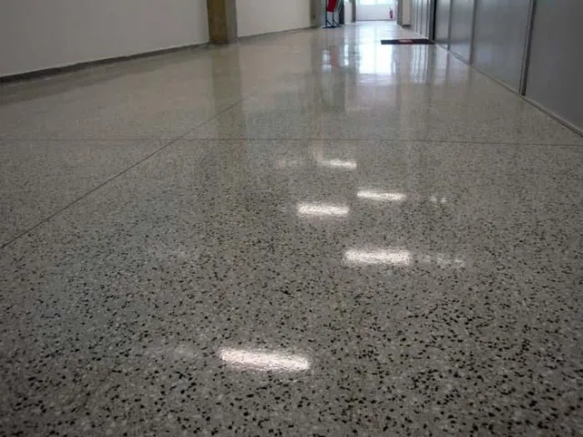 PISO DE GRANILITE
