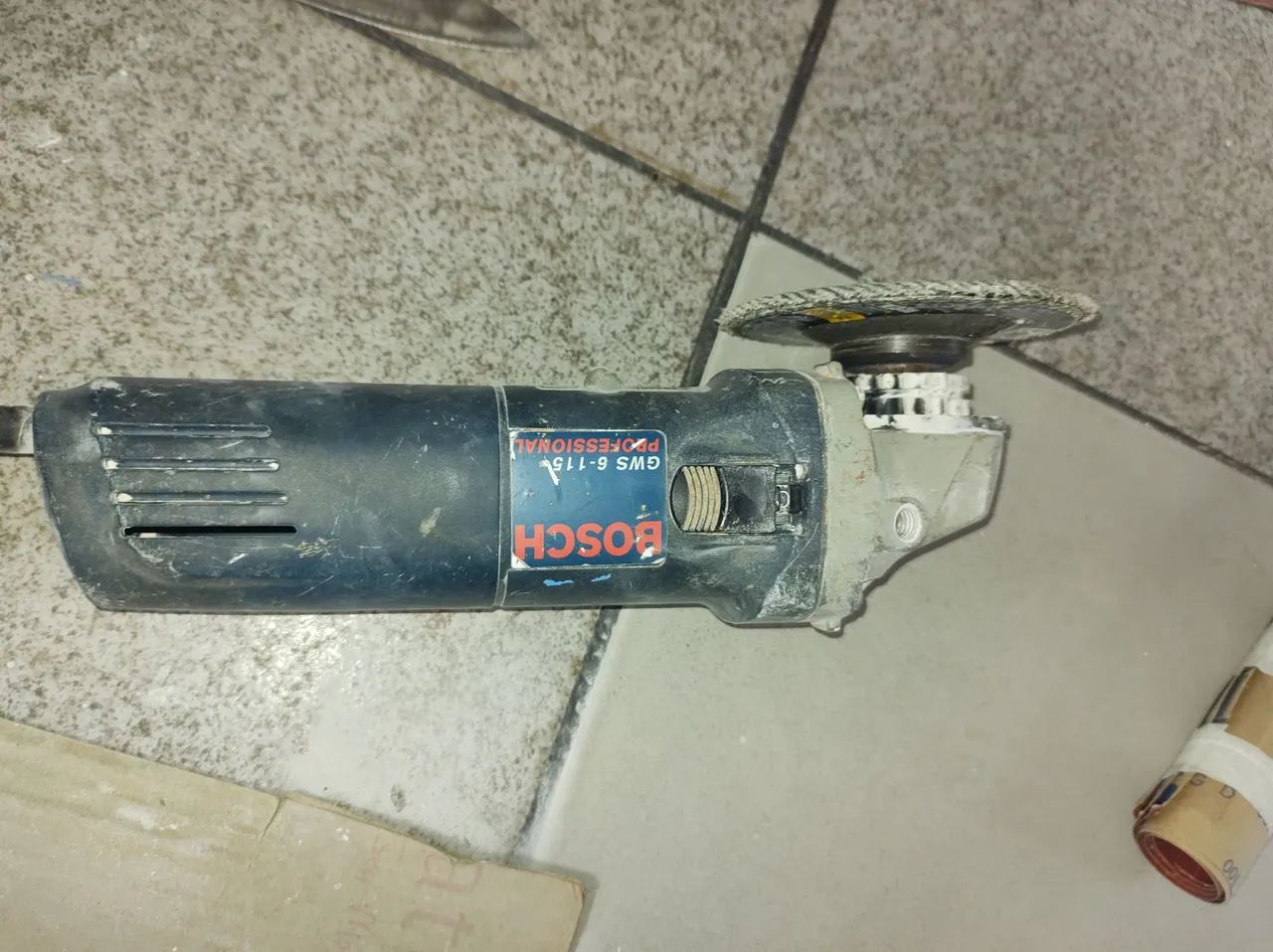 Esmerilhadeira Bosch GWS 9-115 profissional