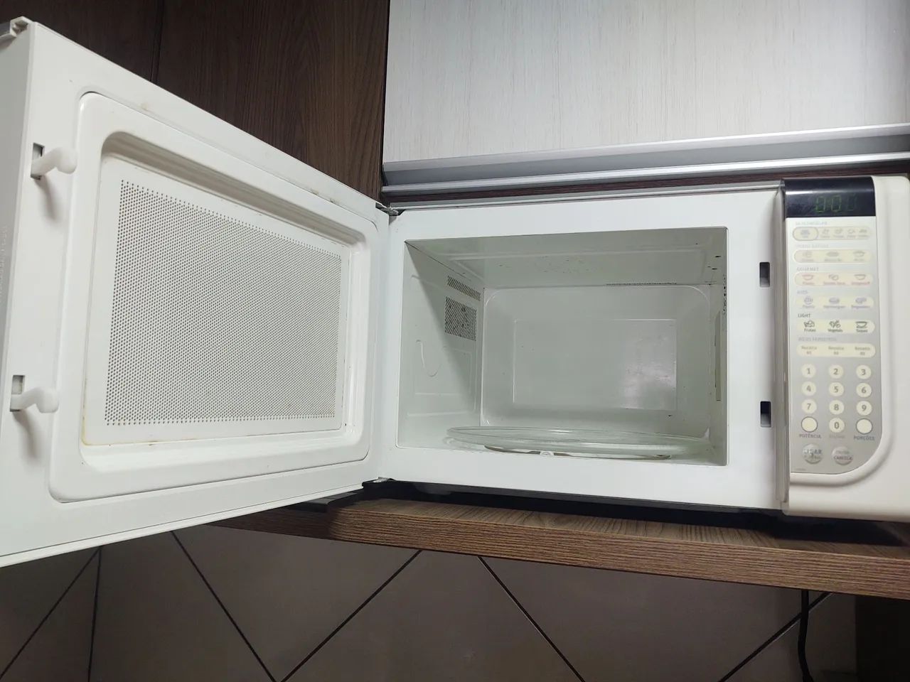 Micro-ondas Electrolux 127V - Usado - Foto 2