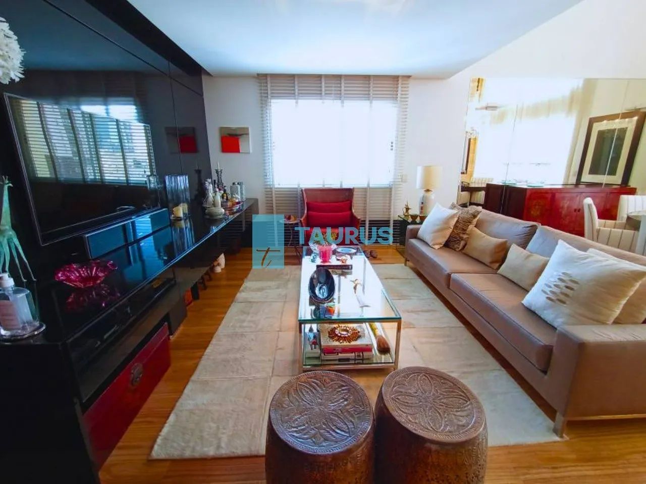 Apartamento duplex mobiliado para comprar com 1 quarto e 2 vagas na Vila Nova Conceição, s