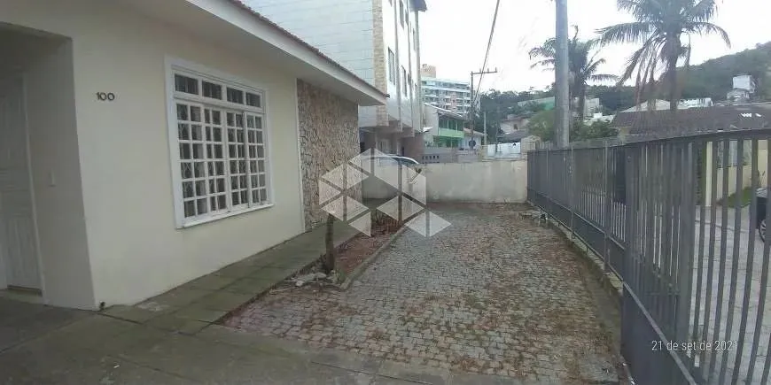 Casa com edícula com 6 dormitórios e Vaga para 4 carros no Pantanal