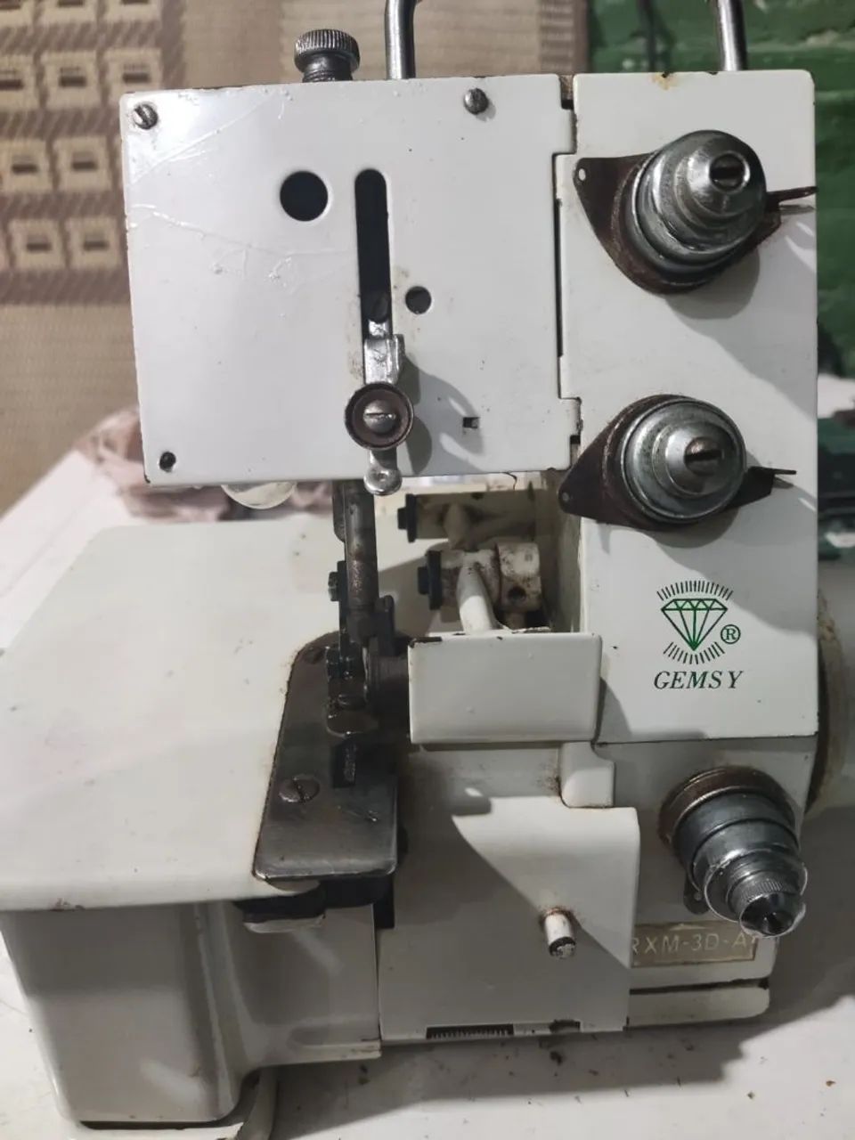 Máquina de Costura Overlock 