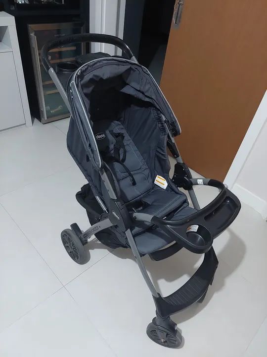 Conjunto carrinho + bebê Conforto Bravo com base para carro da Chicco - Foto 5