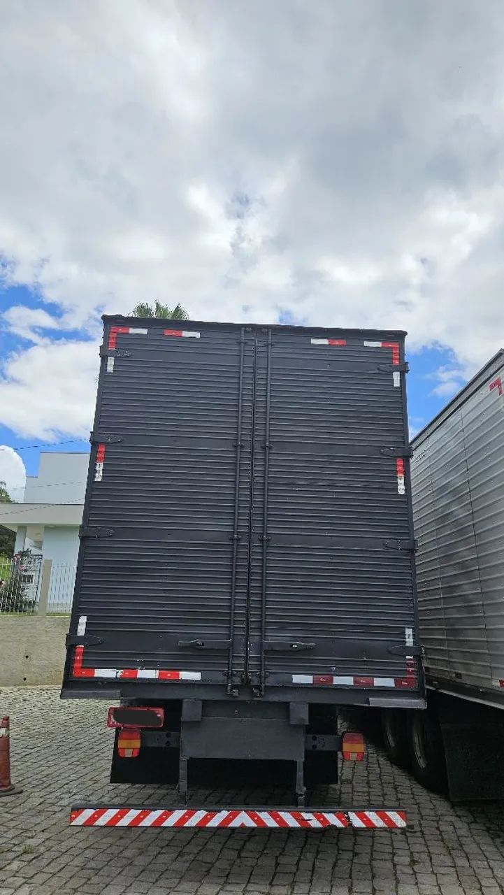 Caminhão Ford Cargo 2422 - Ano Modelo 2006 - Foto 5