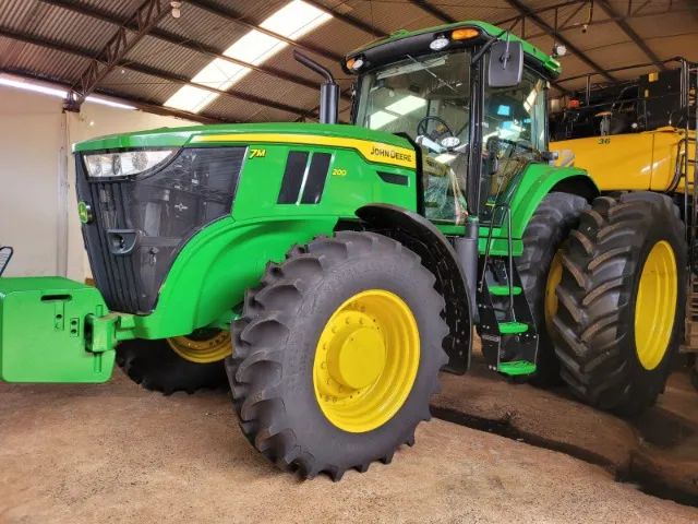 Trator John Deere 7M 200 Ano 2024