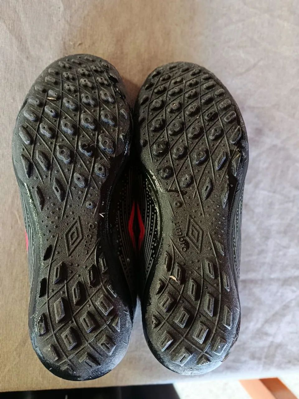 Chuteira society Umbro  - Foto 2