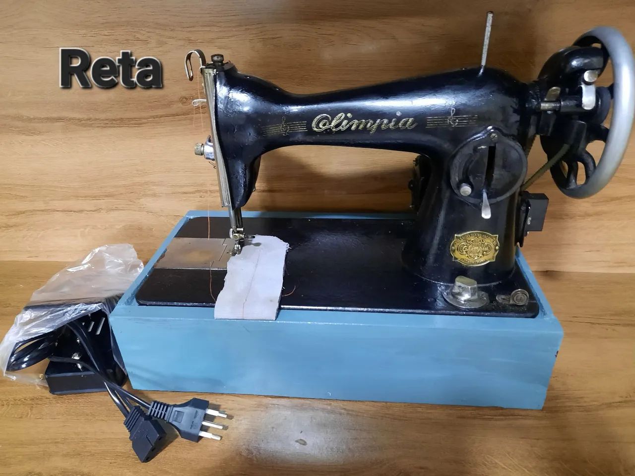 Máquina de Costura Antiga Olympia - Foto 2