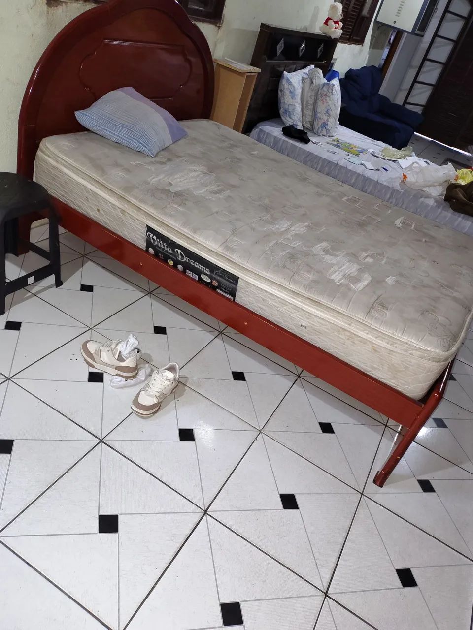Cama de casal com colchão usado
