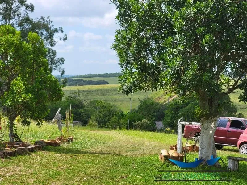 Velleda oferece encantador sítio em Águas Claras, 3 hectares com eterna vista, casa, açude
