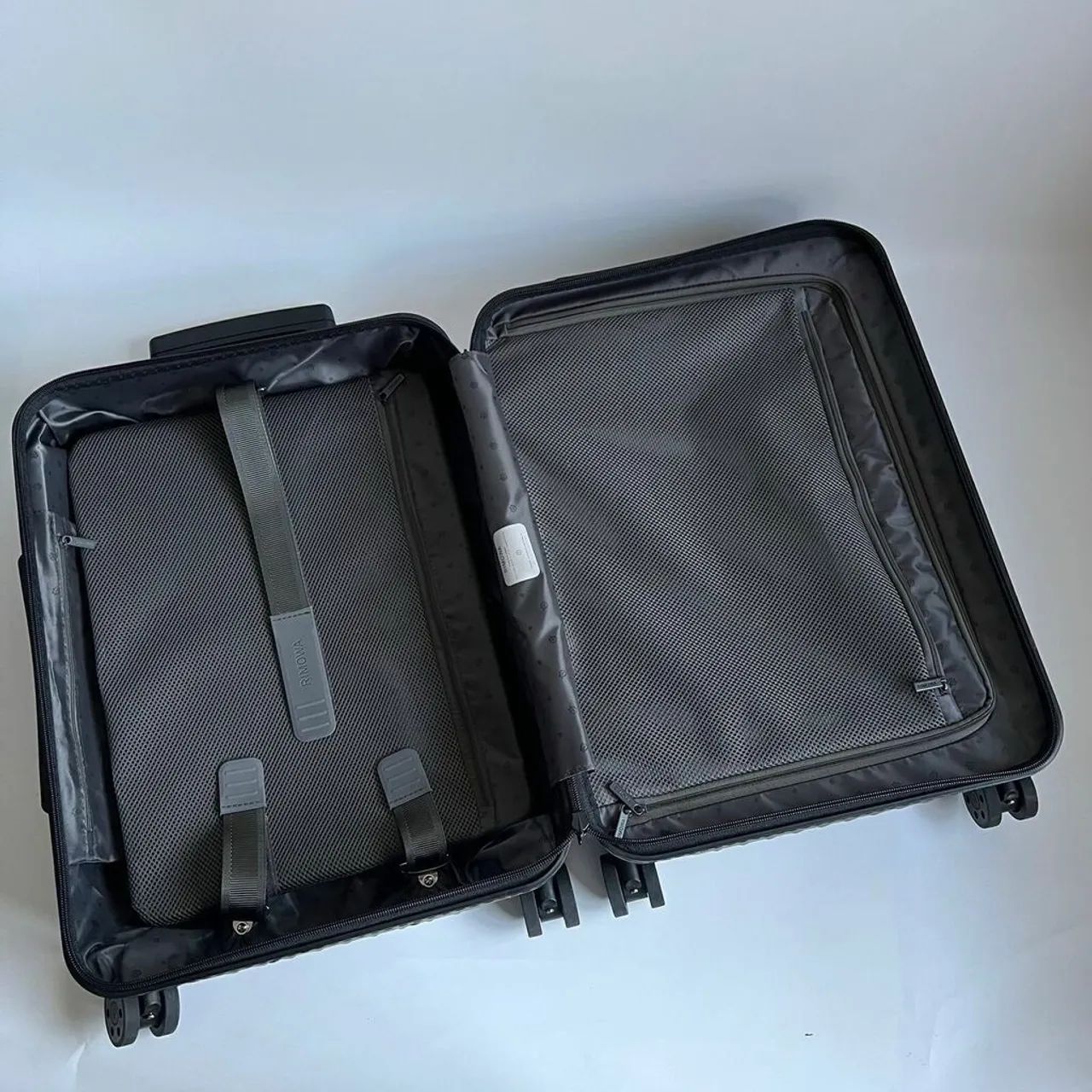 Mala Rimowa Cabin Plus Alumínio Original a Bordo - Bolsas, malas e