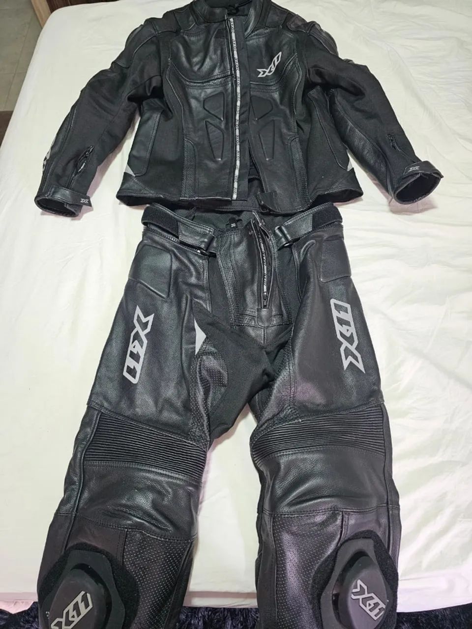 Macacão de Couro para Moto - Excelente Estado - Proteção e Estilo! - Foto 4