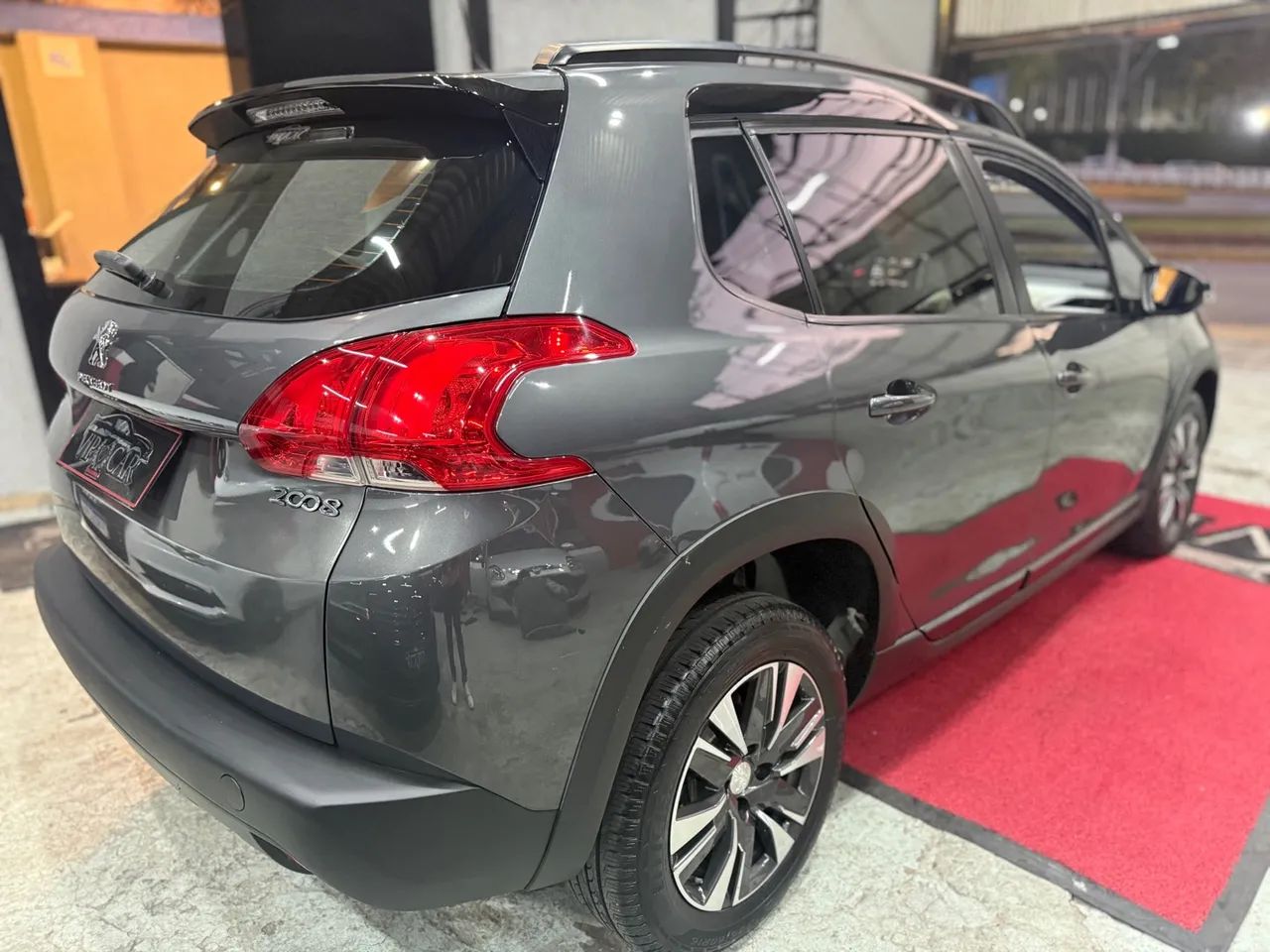 Peugeot 2008 - Automático 1.6 