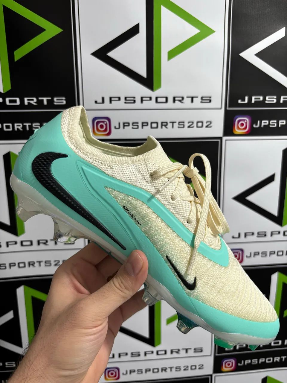 Chuteira Nike tamanho 41 - Foto 5