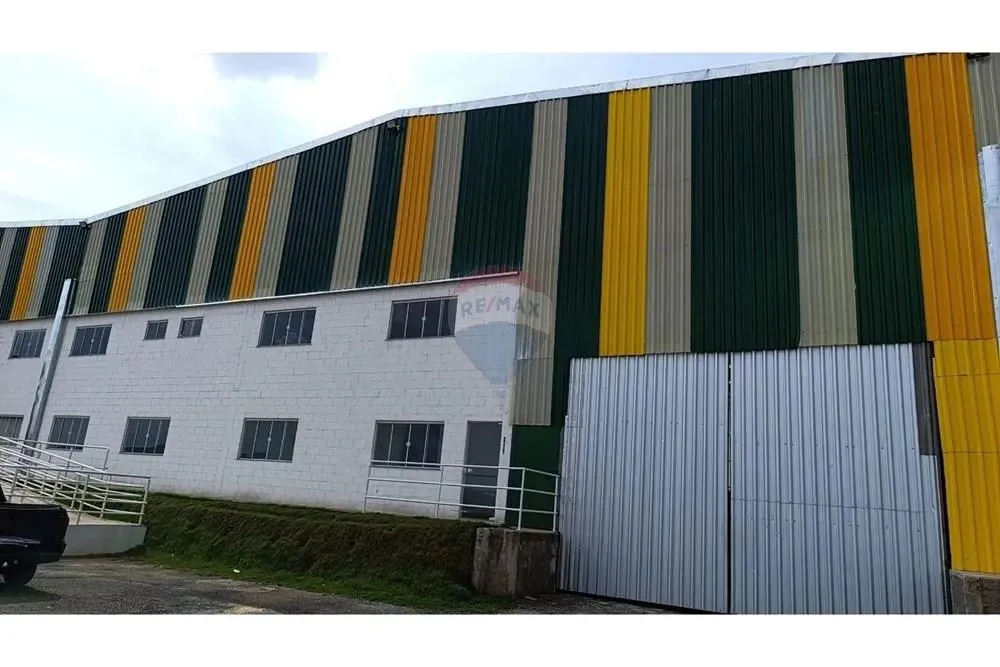 Galpão industrial com 2.188m² e pátio para manobras de carretas por R$ 32.820,00/mês - Bom