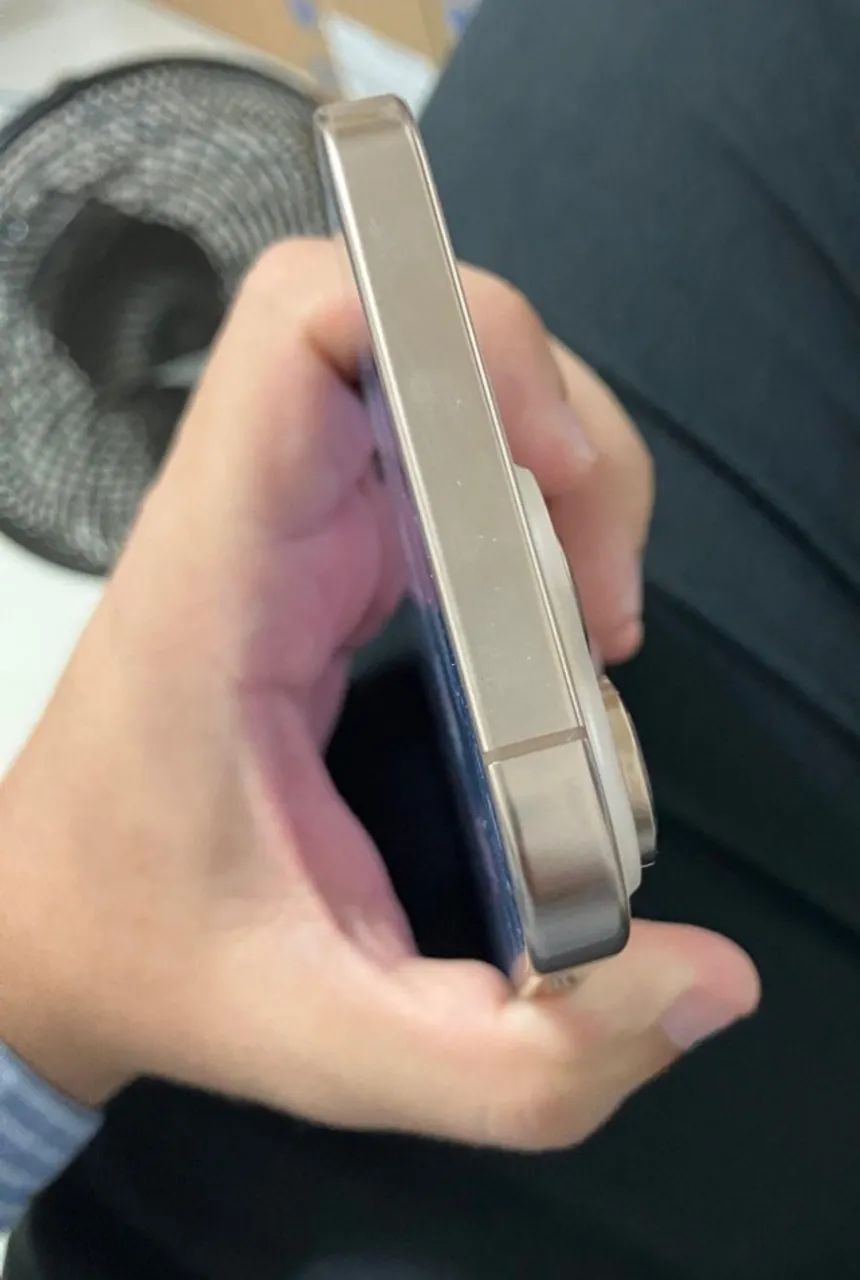 Iphone 16 pro max 256GB - Menos de 1 mês de uso -- COMPLETO - Foto 3