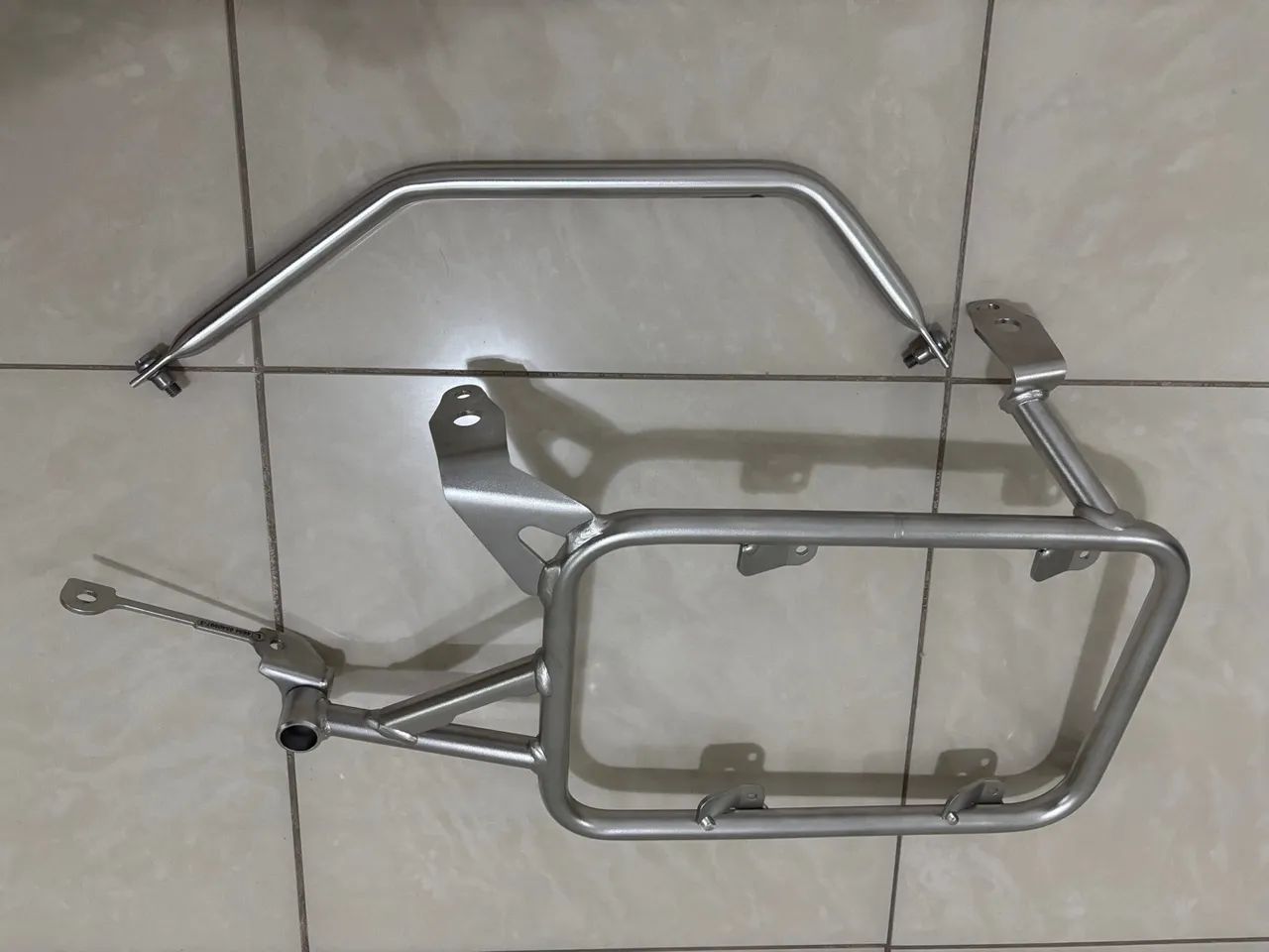 Suporte Lateral Original, novo e completo Bau Bmw 1200 1250 Adventure - Foto 3