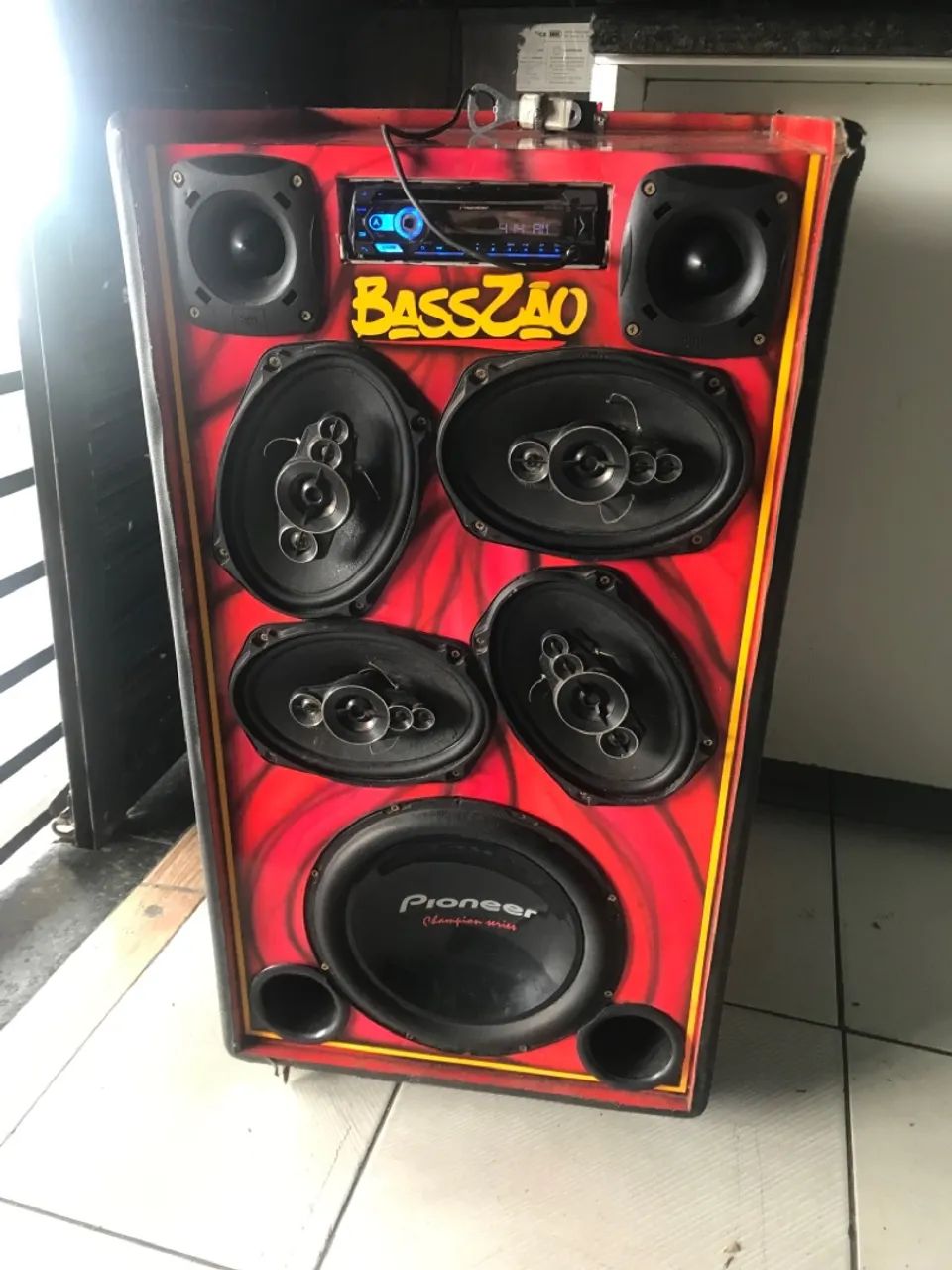 Caixa de som residencial  