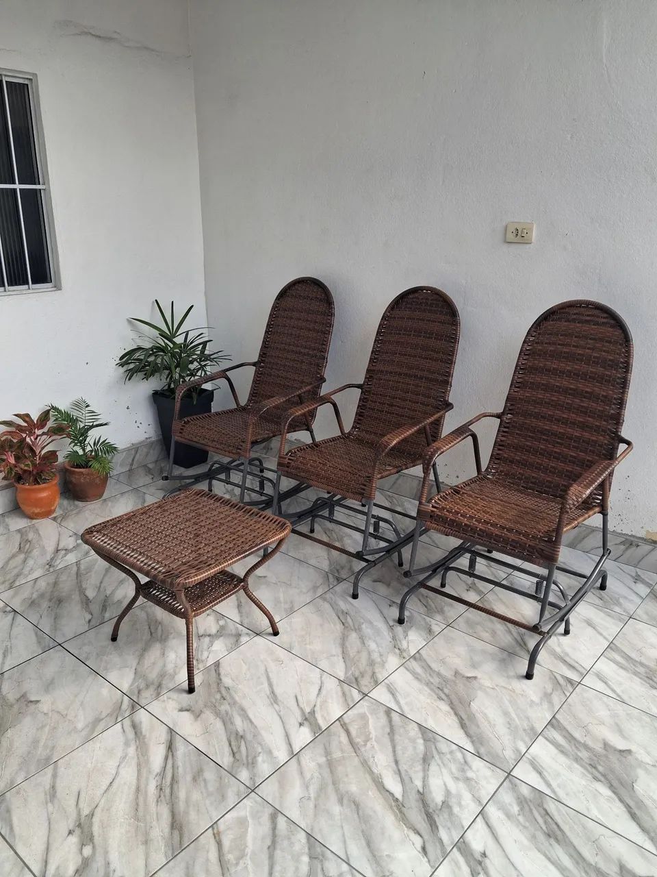 Cadeiras de balanço em vime para área externa - Foto 4