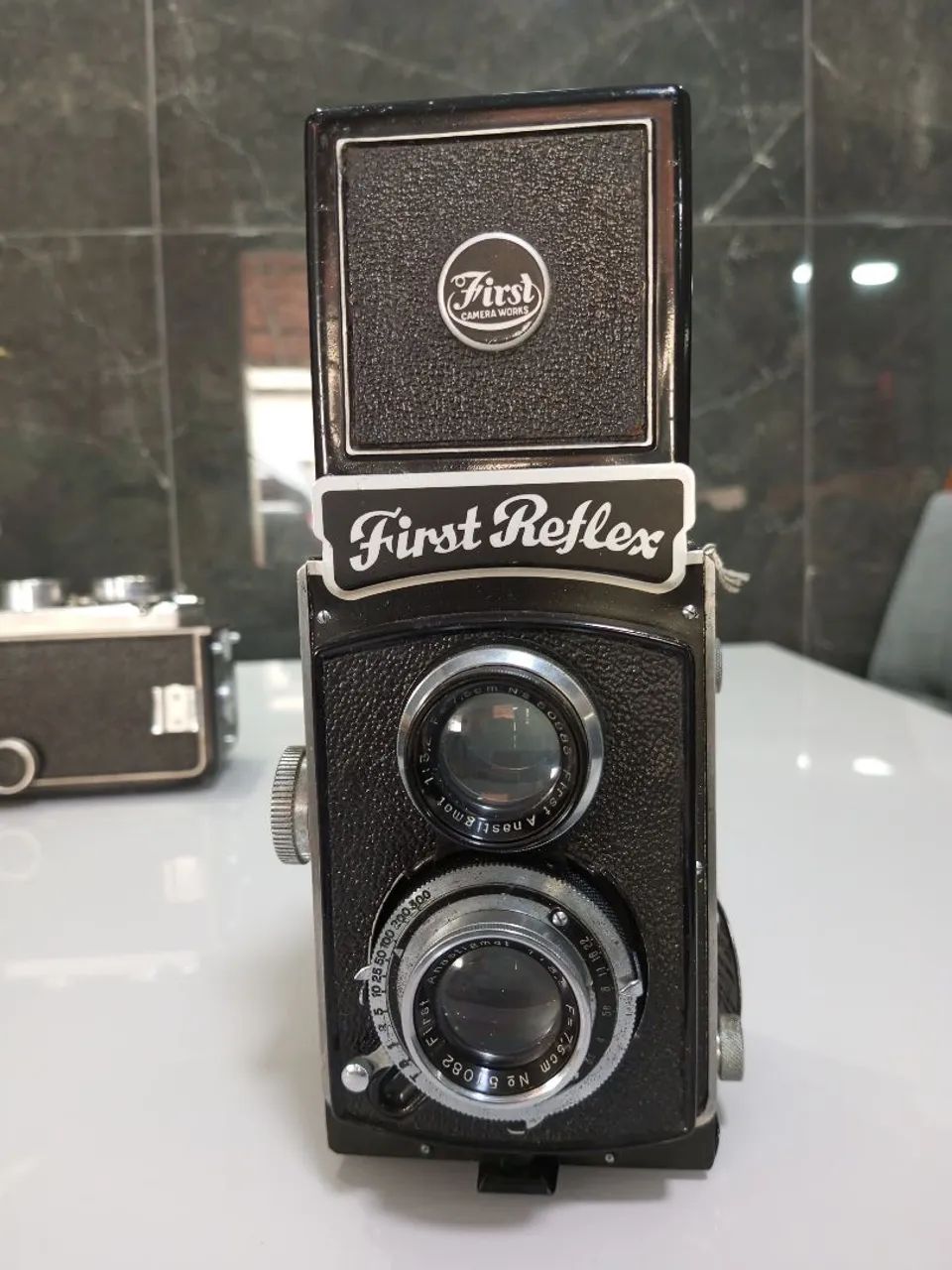 Câmera vintage FIRST Reflex 