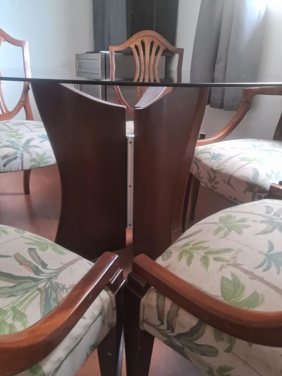 Mesa com 6 cadeiras madeira maciça  - Foto 3