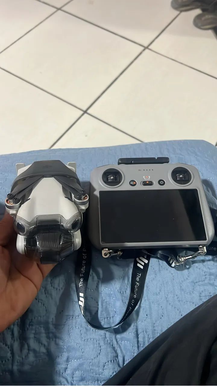 Drone DJI Mini 4 pro controle com tela (COMBO)