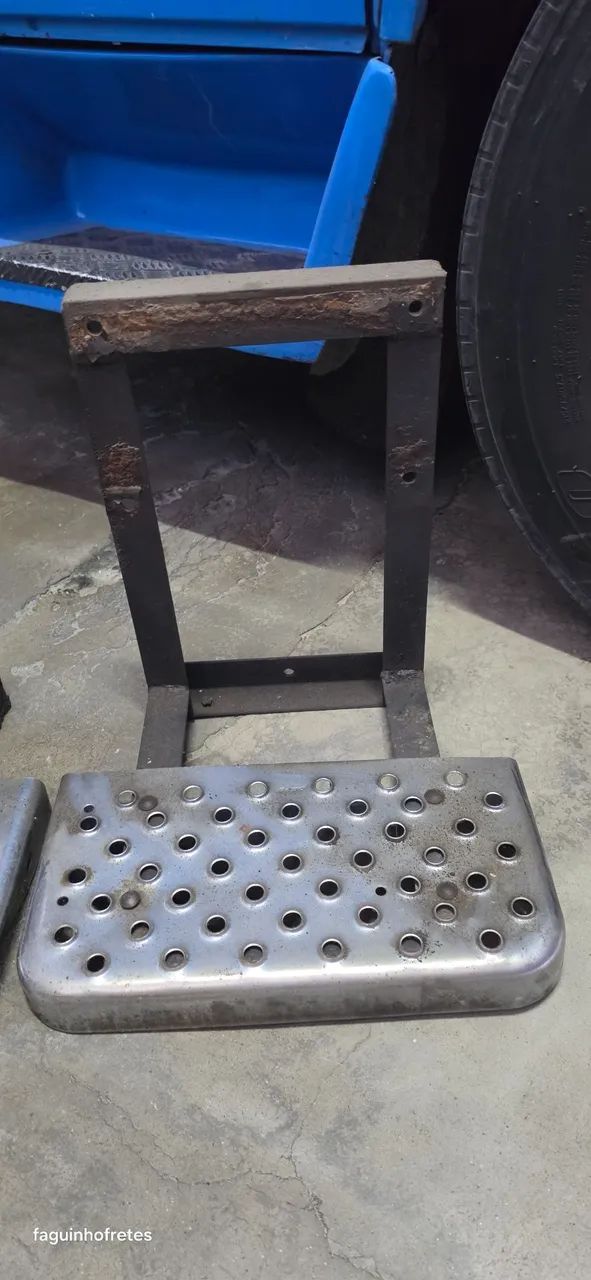 Estribo para mercedinha 710 - Foto 2