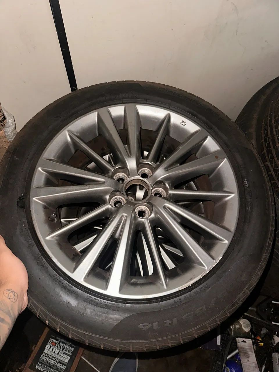 Roda Corolla 16 com pneu 
