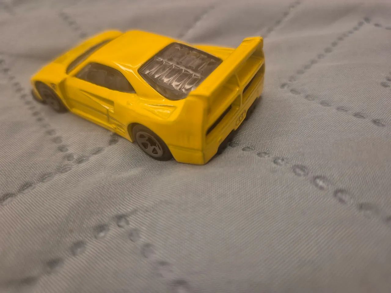 Hotwheels ferrari f40 amarela - Foto 2