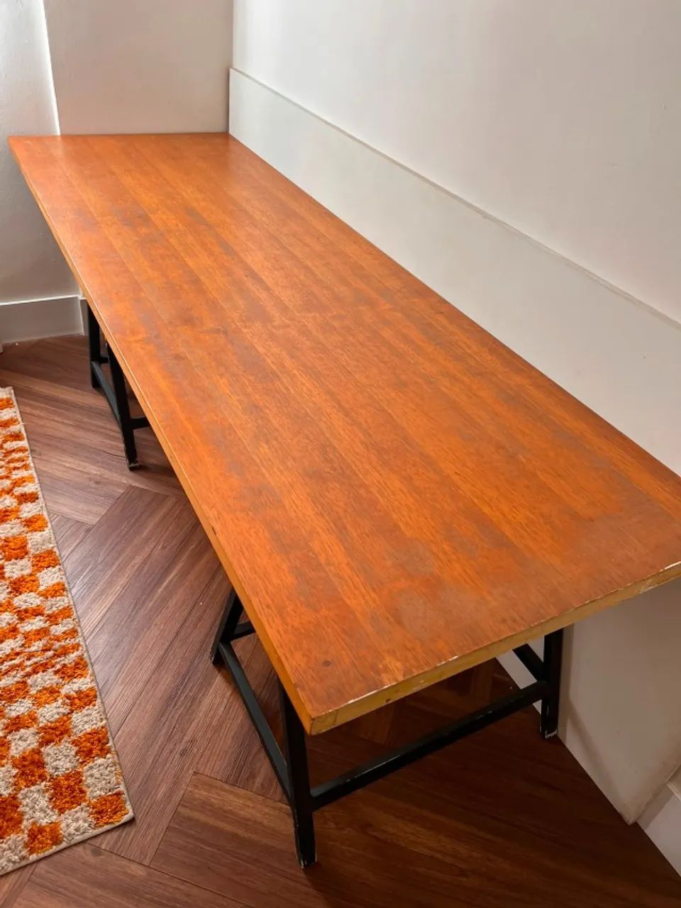 Mesa de madeira com cavalete de metal  - Foto 4
