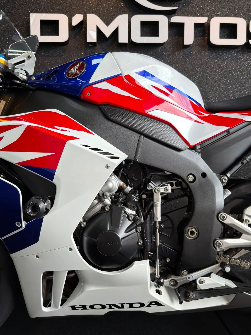CBR 1000RRR FIREBLADE 30th - VERSÃO NUMERADA - Foto 3