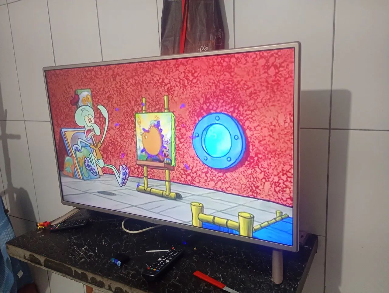 Vendo essa tv de 43 polegadas entrego 